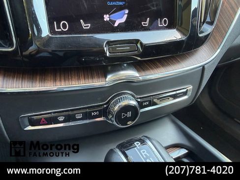 Used 2021 Volvo XC60 T6 Momentum w/ Premium Package AWD/4WD image 41