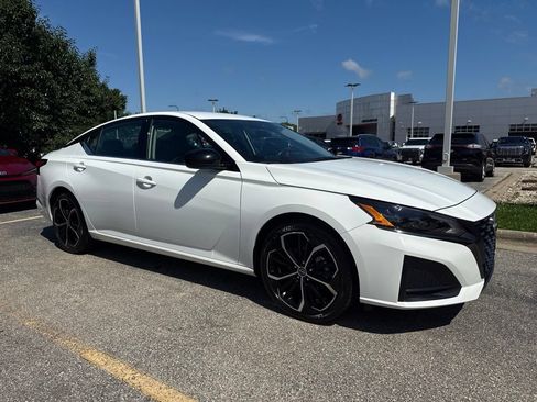 Used 2024 Nissan Altima 2.5 SR FWD image 1