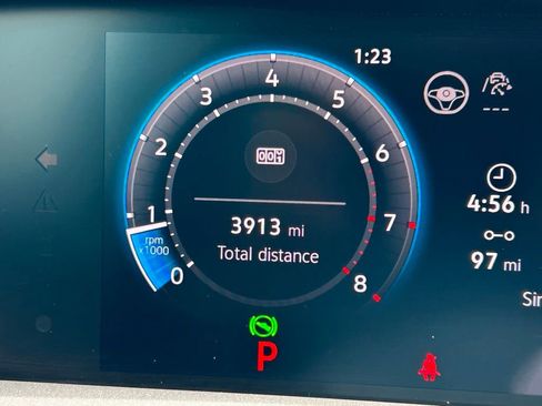 Certified 2025 Volkswagen Tiguan S FWD image 37