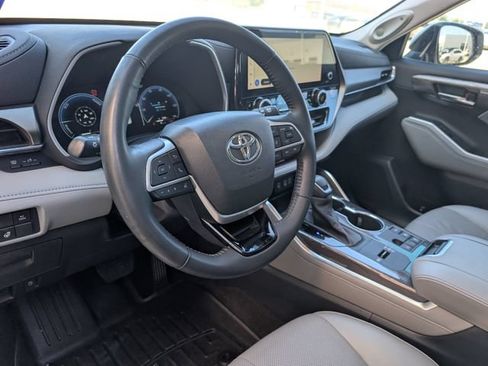 Used 2023 Toyota Highlander Limited AWD/4WD image 9