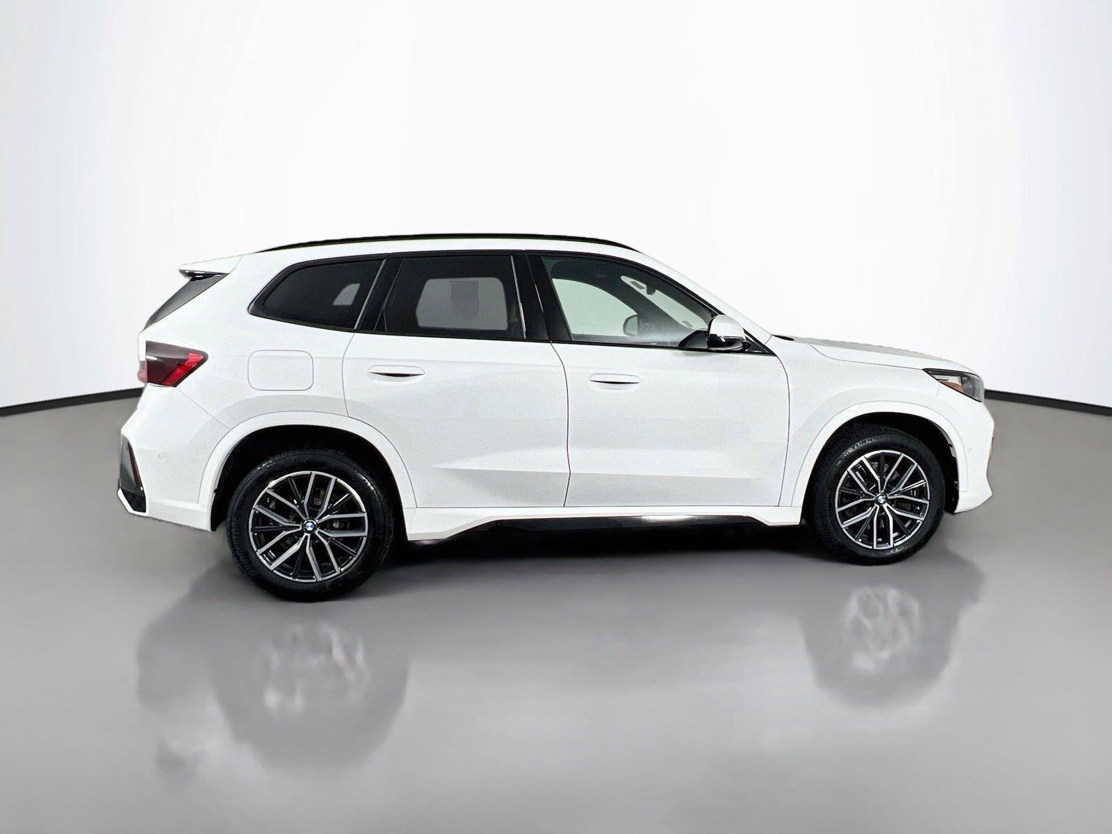 Used 2023 BMW X1 xDrive28i w/ Premium Package AWD/4WD image 7