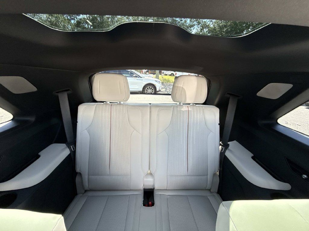 New 2027 Cadillac Vistiq Sport AWD/4WD image 18