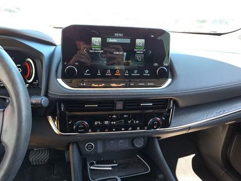 Used 2023 Nissan Rogue Platinum w/ Platinum Premium Package image 18