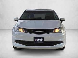 Used 2018 Chrysler Pacifica LX video 2