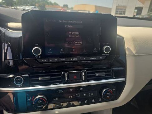Certified 2022 Nissan Pathfinder SV FWD image 15