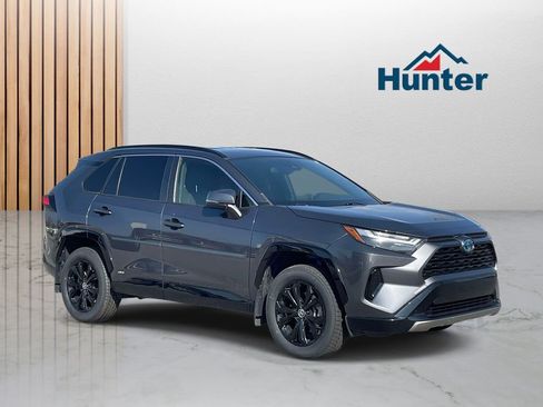 Used 2022 Toyota RAV4 SE AWD/4WD image 1