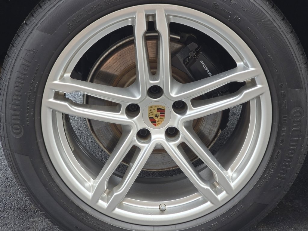 Certified 2024 Porsche Macan AWD/4WD image 16
