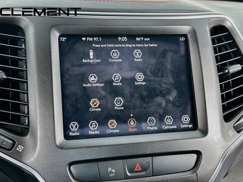 Used 2019 Jeep Cherokee Trailhawk AWD/4WD image 19