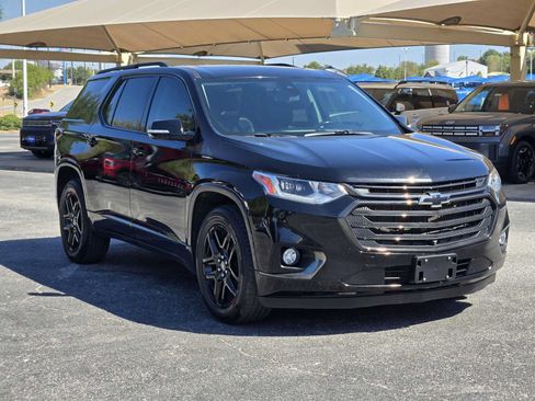 Used 2020 Chevrolet Traverse Premier w/ Redline Edition FWD image 3