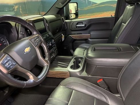 Used 2022 Chevrolet Silverado 3500 High Country w/ Z71 Off-Road Package image 32