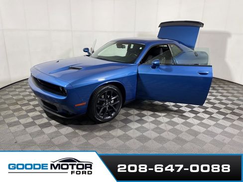 Used 2023 Dodge Challenger SXT w/ Blacktop Package image 11