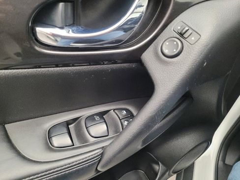 Used 2020 Nissan Rogue SV FWD image 27
