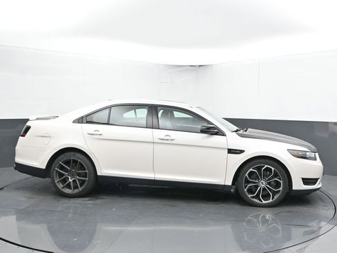 Used 2017 Ford Taurus SHO image 11