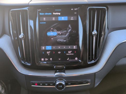 Used 2025 Volvo XC60 B5 Plus w/ Climate Package image 27