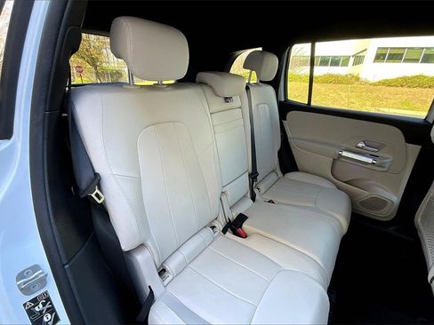 Used 2025 Mercedes-Benz GLB 250 4MATIC image 29