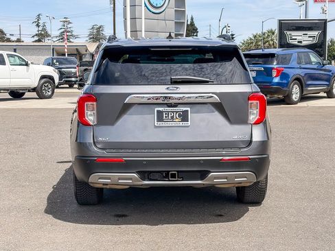 Used 2022 Ford Explorer XLT w/ Equipment Group 202A AWD/4WD image 3