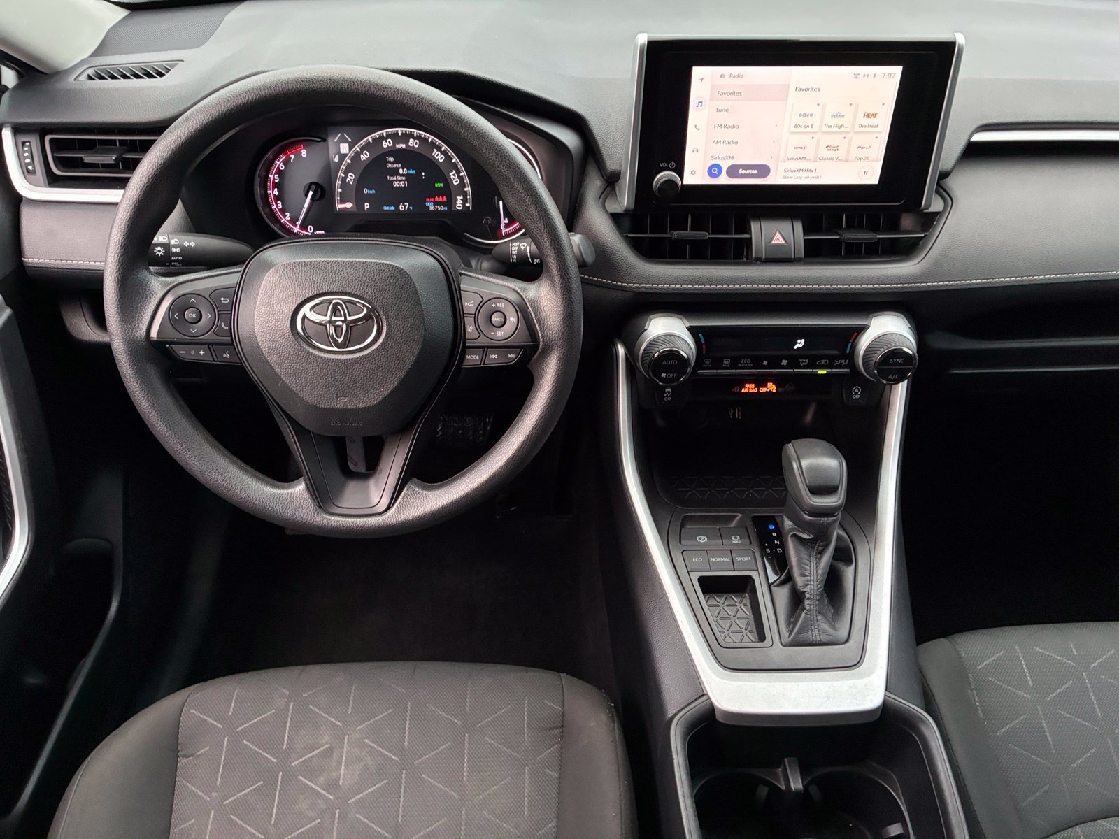 Used 2023 Toyota RAV4 XLE FWD image 18