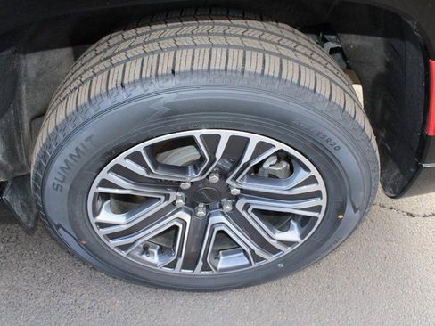 Used 2024 Jeep Wagoneer L Series II w/ Flexible Seating Group image 8