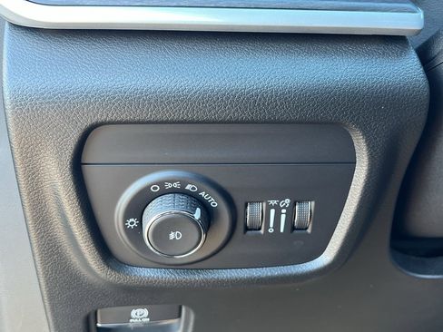 Used 2024 Jeep Grand Cherokee Limited w/ Luxury Tech Group II image 15