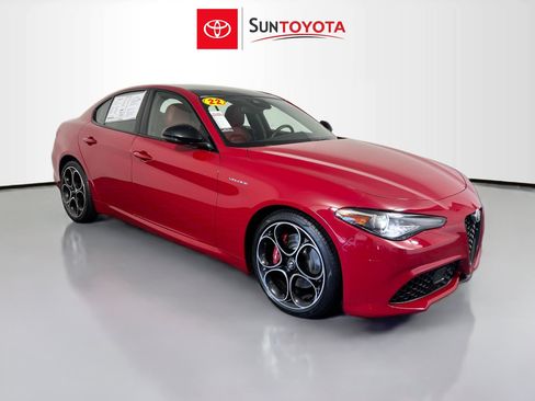 Used 2022 Alfa Romeo Giulia Veloce image 1