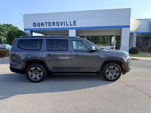 Used 2024 Jeep Wagoneer Series II AWD/4WD image 4