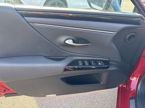 Used 2024 Lexus ES 350 w/ Accessory Package (Z1) image 13