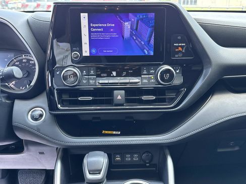 Used 2024 Toyota Highlander XSE image 24