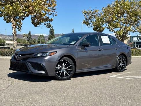 Used 2024 Toyota Camry SE image 3
