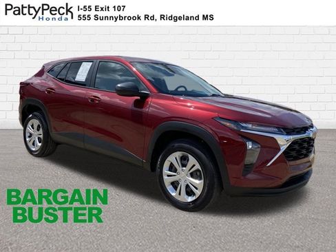 Used 2024 Chevrolet Trax LS FWD image 1