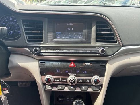 Used 2020 Hyundai Elantra SE FWD image 23
