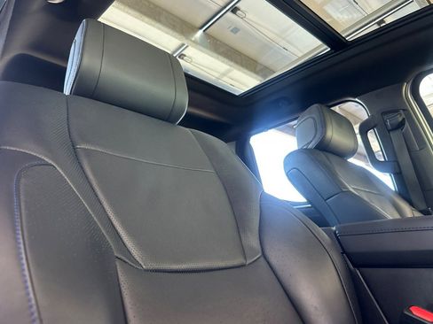 Used 2025 Toyota Tundra Platinum AWD/4WD image 19