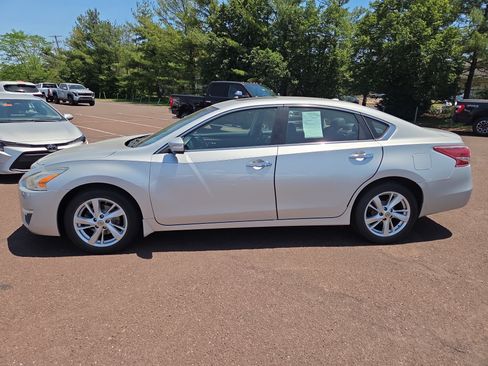 Used 2013 Nissan Altima 2.5 SL w/ Technology Pkg FWD image 6