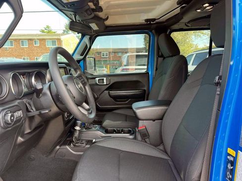 Used 2022 Jeep Wrangler Unlimited Sport AWD/4WD image 18