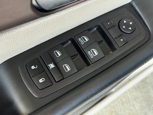 Used 2023 Chrysler Voyager LX FWD image 28