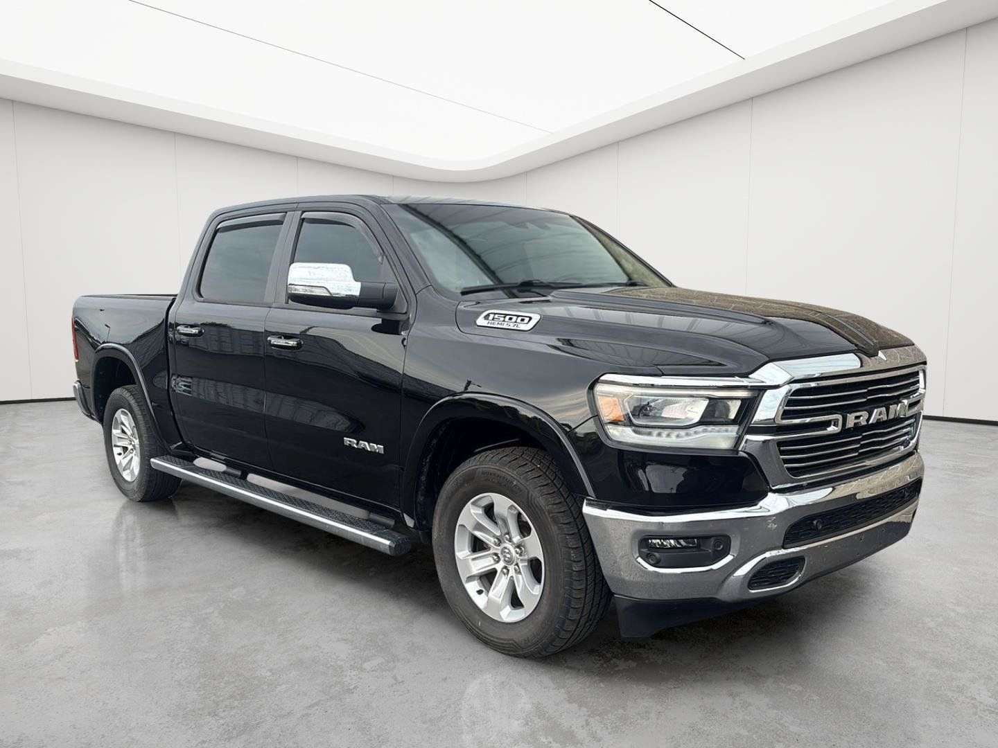 Used 2021 RAM 1500 Laramie AWD/4WD image 3