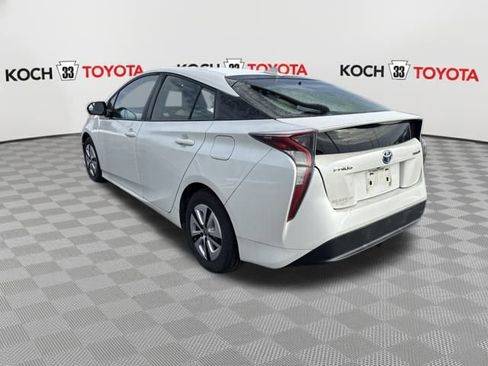 Used 2016 Toyota Prius Four image 6