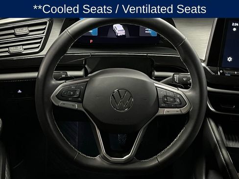 Certified 2025 Volkswagen Atlas Cross Sport SE w/ Panoramic Sunroof Package image 9