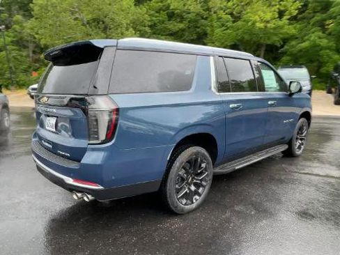 New 2025 Chevrolet Suburban Premier AWD/4WD image 51