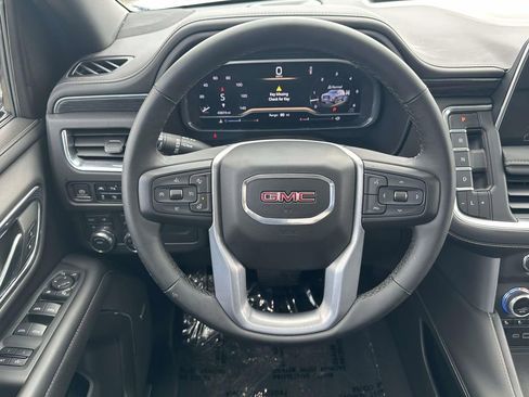 Used 2023 GMC Yukon SLT w/ SLT Premium Package image 17