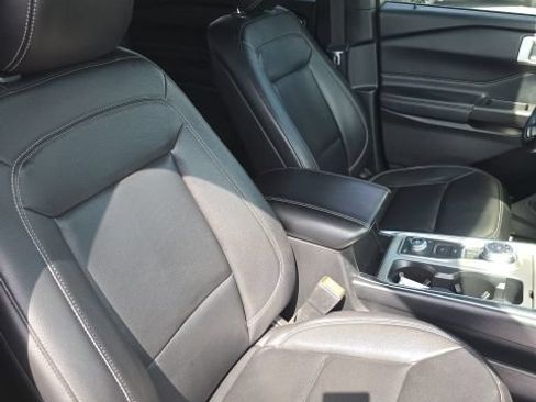 Used 2020 Ford Explorer XLT w/ Equipment Group 202A AWD/4WD image 33