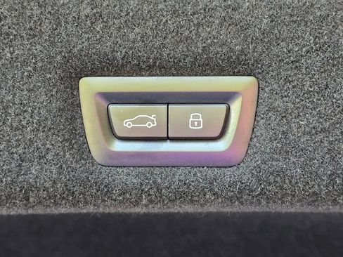 Used 2023 BMW i7 xDrive60 AWD/4WD image 89