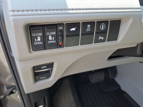 Used 2023 Honda Odyssey Touring image 17