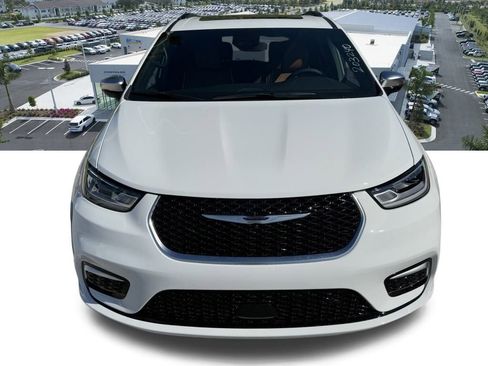 New 2026 Chrysler Pacifica Pinnacle image 9