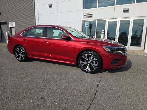 Used 2021 Volkswagen Passat 2.0T SE FWD image 2