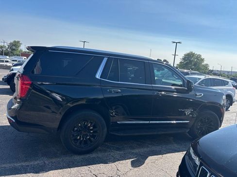 Used 2024 GMC Yukon SLT w/ SLT Premium Package AWD/4WD image 7