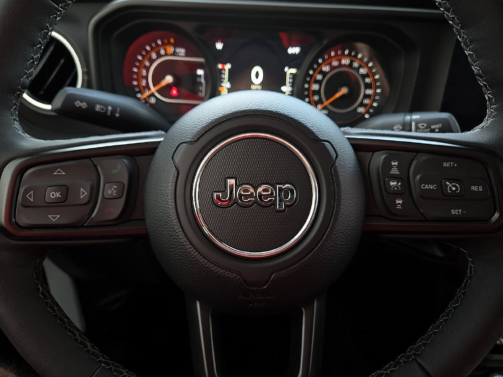 Used 2025 Jeep Gladiator Sport AWD/4WD image 19