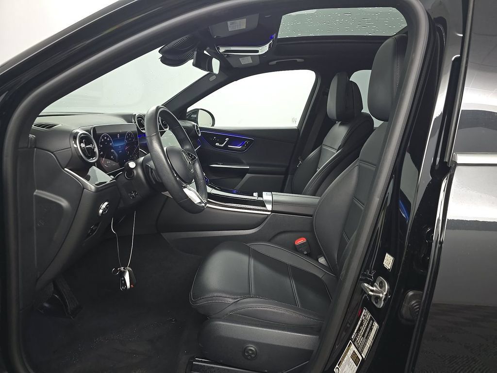 Used 2025 Mercedes-Benz GLC 300 4MATIC image 7