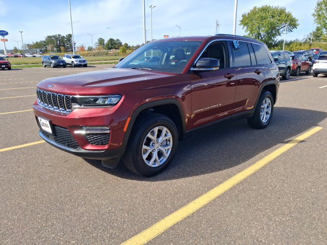 Used 2023 Jeep Grand Cherokee Limited w/ Luxury Tech Group II AWD/4WD image 4