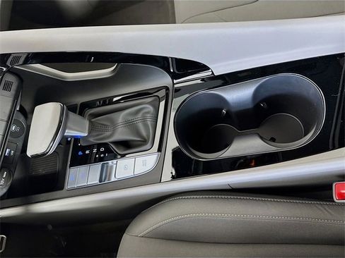 New 2025 Hyundai Elantra SEL image 17