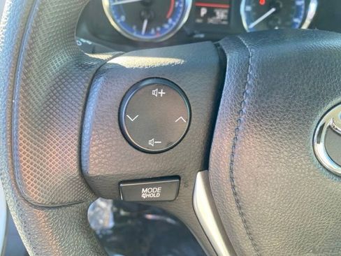 Used 2017 Toyota Corolla LE w/ Carpet Mat Package (TMS) FWD image 18